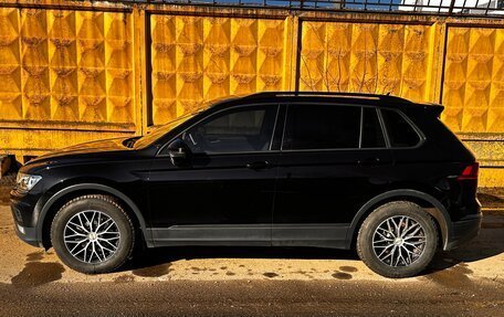 Volkswagen Tiguan II, 2019 год, 2 400 000 рублей, 2 фотография