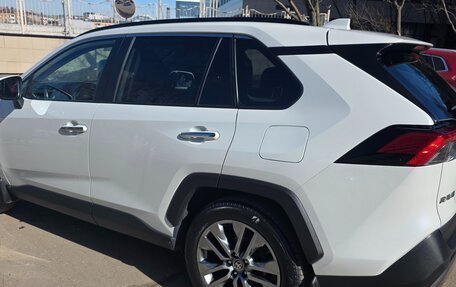 Toyota RAV4, 2019 год, 2 950 000 рублей, 2 фотография