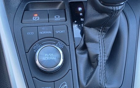 Toyota RAV4, 2019 год, 2 950 000 рублей, 9 фотография