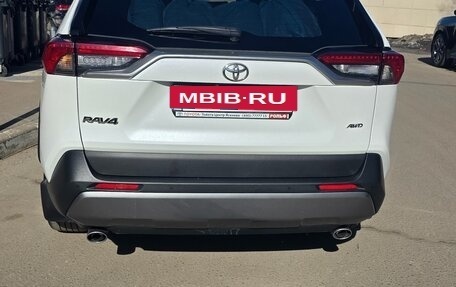 Toyota RAV4, 2019 год, 2 950 000 рублей, 4 фотография