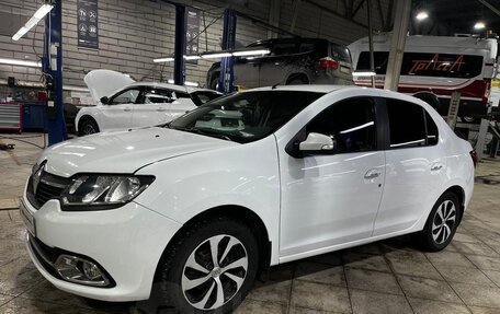 Renault Logan II, 2015 год, 550 000 рублей, 1 фотография