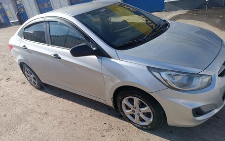 Hyundai Solaris II рестайлинг, 2011 год, 650 000 рублей, 4 фотография