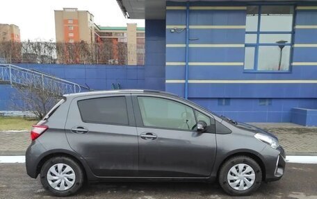 Toyota Vitz, 2018 год, 890 000 рублей, 3 фотография