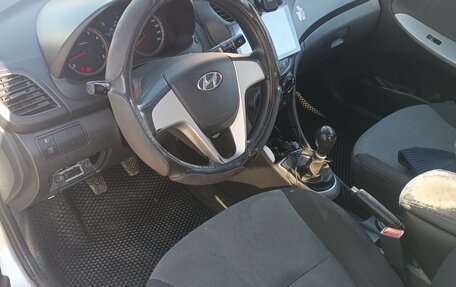 Hyundai Solaris II рестайлинг, 2011 год, 650 000 рублей, 7 фотография