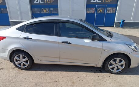 Hyundai Solaris II рестайлинг, 2011 год, 650 000 рублей, 6 фотография