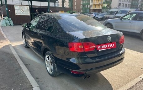 Volkswagen Jetta VI, 2011 год, 800 000 рублей, 4 фотография