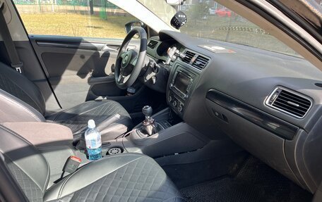 Volkswagen Jetta VI, 2011 год, 800 000 рублей, 7 фотография