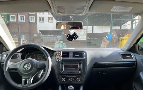 Volkswagen Jetta VI, 2011 год, 800 000 рублей, 10 фотография