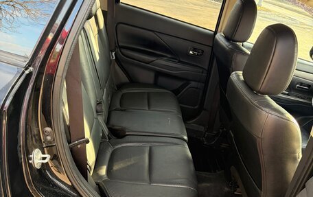 Mitsubishi Outlander III рестайлинг 3, 2012 год, 1 400 000 рублей, 10 фотография