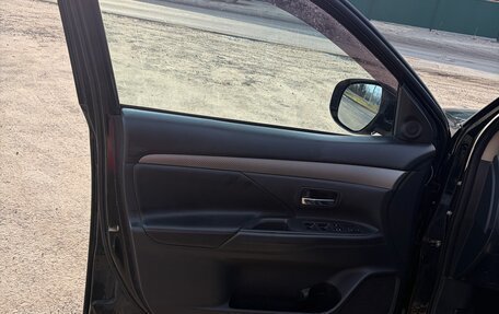 Mitsubishi Outlander III рестайлинг 3, 2012 год, 1 400 000 рублей, 17 фотография