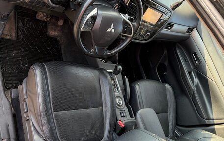 Mitsubishi Outlander III рестайлинг 3, 2012 год, 1 400 000 рублей, 13 фотография