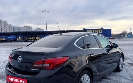 Opel Astra J, 2013 год, 950 000 рублей, 2 фотография