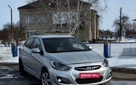 Hyundai Solaris II рестайлинг, 2013 год, 585 000 рублей, 2 фотография