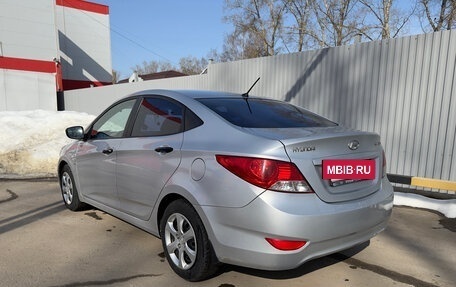 Hyundai Solaris II рестайлинг, 2013 год, 950 000 рублей, 2 фотография