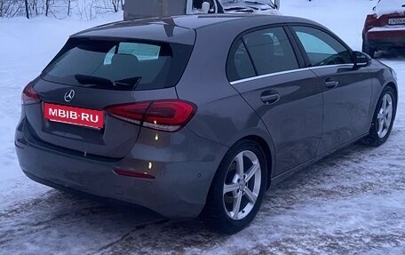 Mercedes-Benz A-Класс, 2019 год, 2 400 000 рублей, 3 фотография