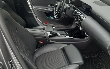 Mercedes-Benz A-Класс, 2019 год, 2 400 000 рублей, 12 фотография