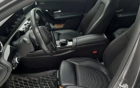 Mercedes-Benz A-Класс, 2019 год, 2 400 000 рублей, 11 фотография