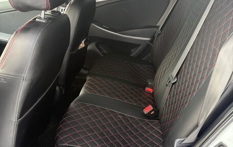 Hyundai Solaris II рестайлинг, 2015 год, 1 300 000 рублей, 19 фотография