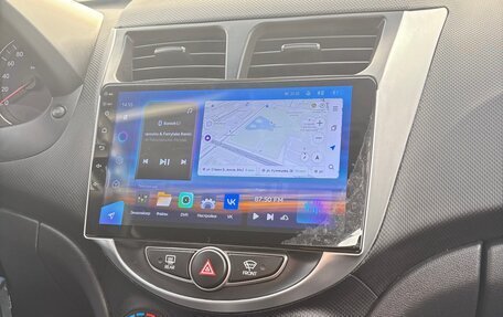 Hyundai Solaris II рестайлинг, 2015 год, 1 300 000 рублей, 21 фотография