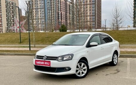 Volkswagen Polo VI (EU Market), 2015 год, 880 000 рублей, 2 фотография