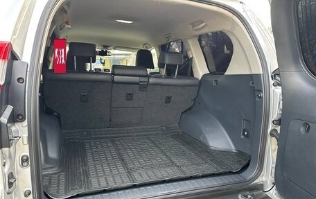 Toyota Land Cruiser Prado 150 рестайлинг 2, 2017 год, 3 650 000 рублей, 10 фотография