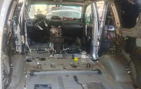 Toyota Land Cruiser Prado 150 рестайлинг 2, 2017 год, 3 650 000 рублей, 22 фотография