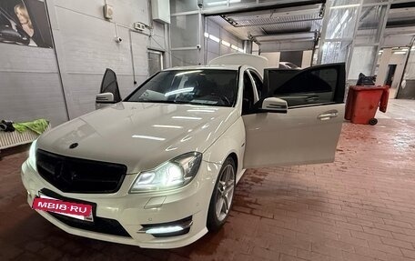 Mercedes-Benz C-Класс, 2011 год, 1 300 000 рублей, 6 фотография