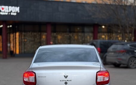 Renault Logan II, 2018 год, 850 000 рублей, 5 фотография