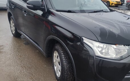Mitsubishi Outlander III рестайлинг 3, 2014 год, 1 400 000 рублей, 4 фотография