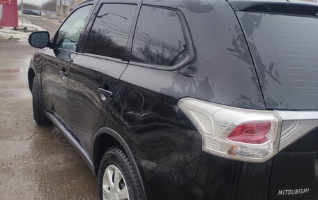 Mitsubishi Outlander III рестайлинг 3, 2014 год, 1 400 000 рублей, 7 фотография