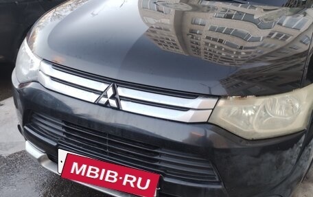 Mitsubishi Outlander III рестайлинг 3, 2014 год, 1 400 000 рублей, 2 фотография