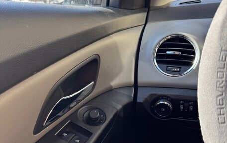 Chevrolet Cruze II, 2013 год, 950 000 рублей, 9 фотография