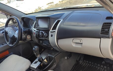 Mitsubishi Pajero Sport II рестайлинг, 2011 год, 1 780 000 рублей, 17 фотография