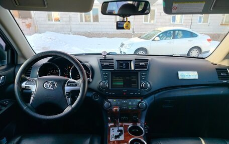 Toyota Highlander III, 2011 год, 2 590 000 рублей, 2 фотография