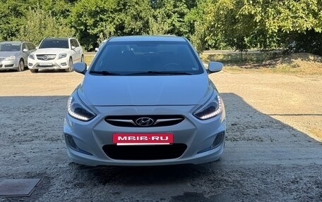 Hyundai Solaris II рестайлинг, 2013 год, 870 000 рублей, 2 фотография