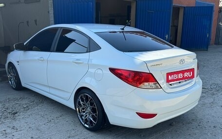 Hyundai Solaris II рестайлинг, 2013 год, 870 000 рублей, 7 фотография