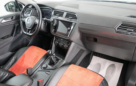 Volkswagen Tiguan II, 2019 год, 3 089 000 рублей, 13 фотография