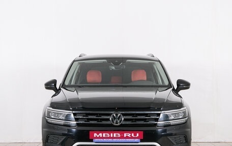 Volkswagen Tiguan II, 2019 год, 3 089 000 рублей, 2 фотография