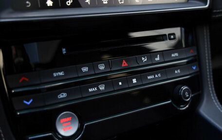 Jaguar F-Pace, 2017 год, 3 099 000 рублей, 18 фотография