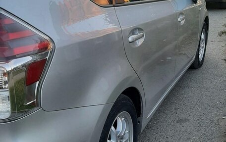 Toyota Prius Alpha I (ZVW40/41), 2016 год, 1 600 000 рублей, 2 фотография