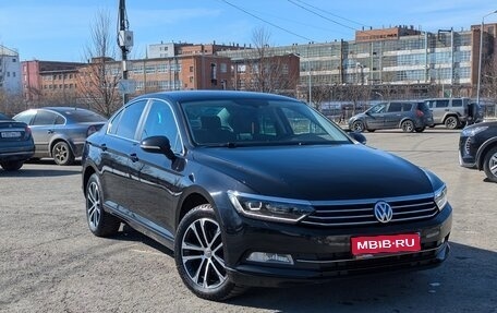 Volkswagen Passat B8 рестайлинг, 2019 год, 2 650 000 рублей, 1 фотография