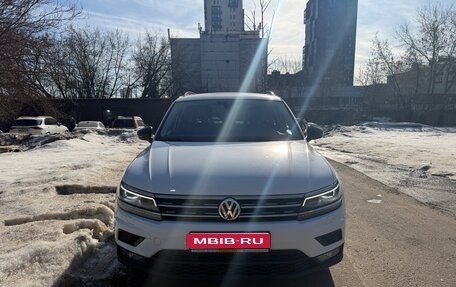 Volkswagen Tiguan II, 2020 год, 2 400 000 рублей, 1 фотография