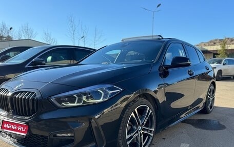 BMW 1 серия, 2019 год, 2 560 000 рублей, 1 фотография