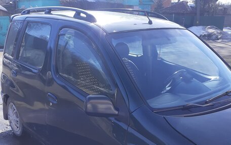 Toyota Yaris Verso, 2001 год, 300 000 рублей, 2 фотография