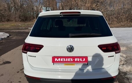 Volkswagen Tiguan II, 2020 год, 2 400 000 рублей, 3 фотография