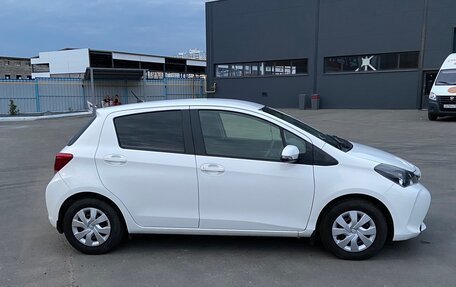 Toyota Vitz, 2014 год, 700 000 рублей, 3 фотография
