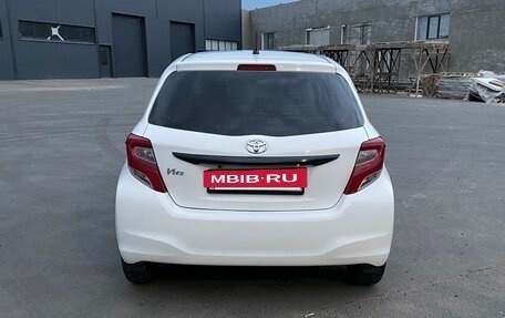 Toyota Vitz, 2014 год, 700 000 рублей, 4 фотография