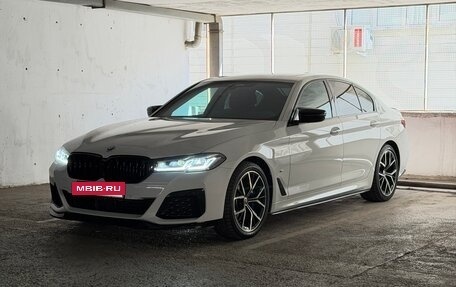 BMW 5 серия, 2022 год, 5 850 000 рублей, 2 фотография