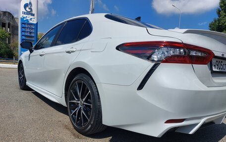 Toyota Camry, 2022 год, 3 650 000 рублей, 2 фотография