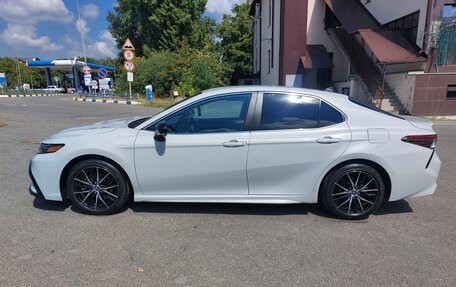 Toyota Camry, 2022 год, 3 650 000 рублей, 10 фотография